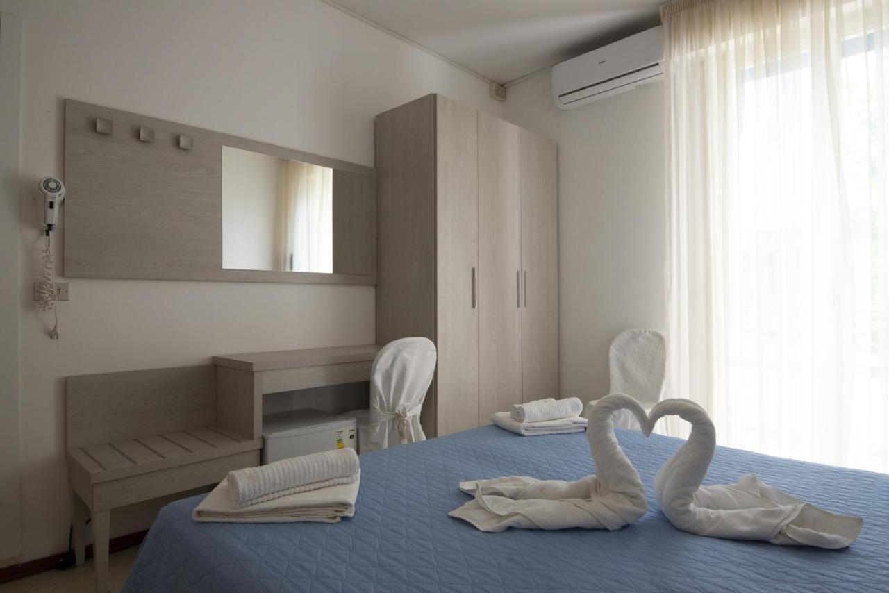 Hotel Carillon Белларія-Іджеа-Марина Екстер'єр фото