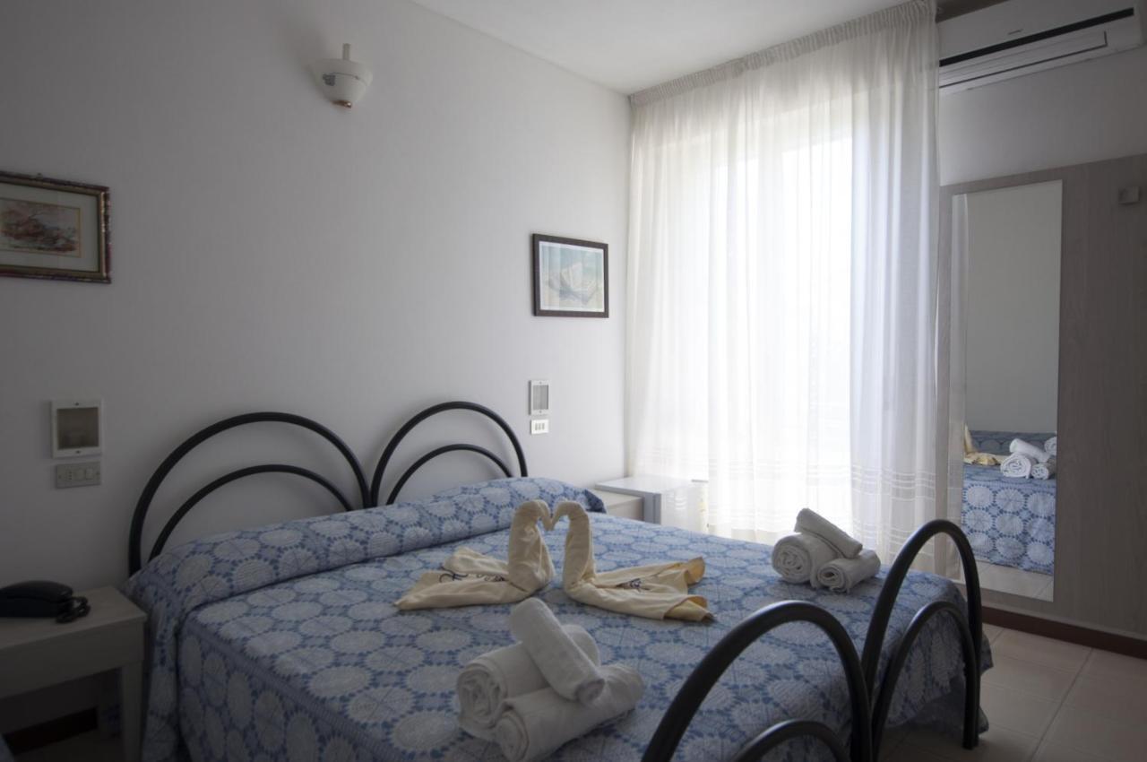 Hotel Carillon Белларія-Іджеа-Марина Екстер'єр фото