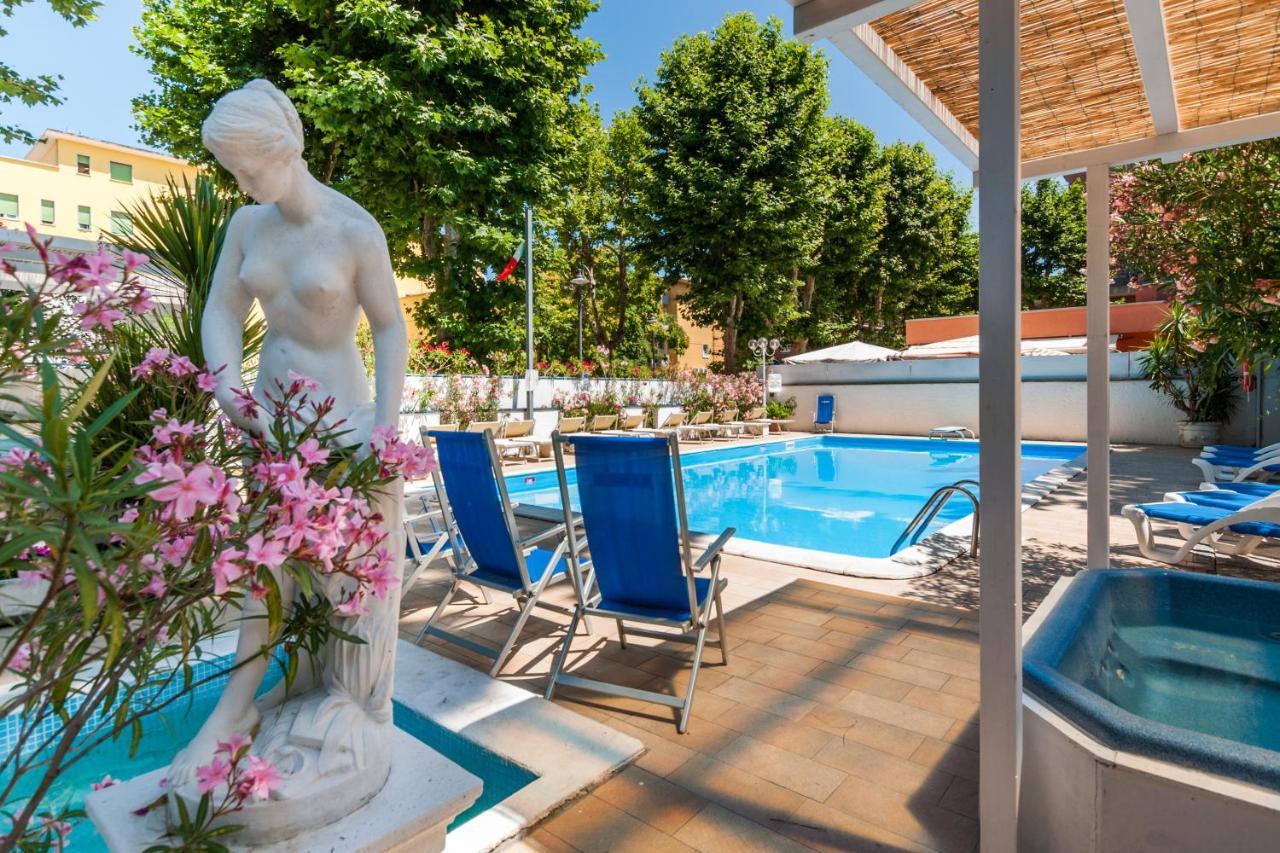 Hotel Carillon Белларія-Іджеа-Марина Екстер'єр фото