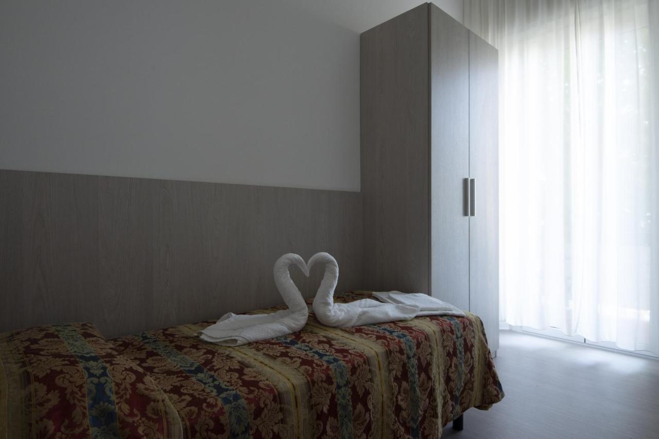 Hotel Carillon Белларія-Іджеа-Марина Екстер'єр фото